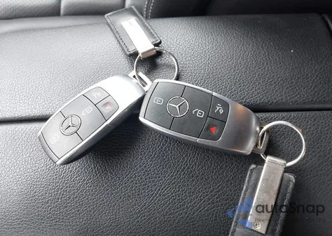 2020 Mercedes-Benz Glc 300 4Matic z USA, uszkodzony, nr VIN W1N0G8EB0LF823560